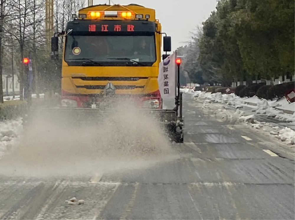 破冰除雪保畅通 潜江点点官网在行动