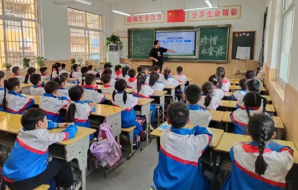小水滴进大课堂 | 水务集团开展“供水科普进校园”活动